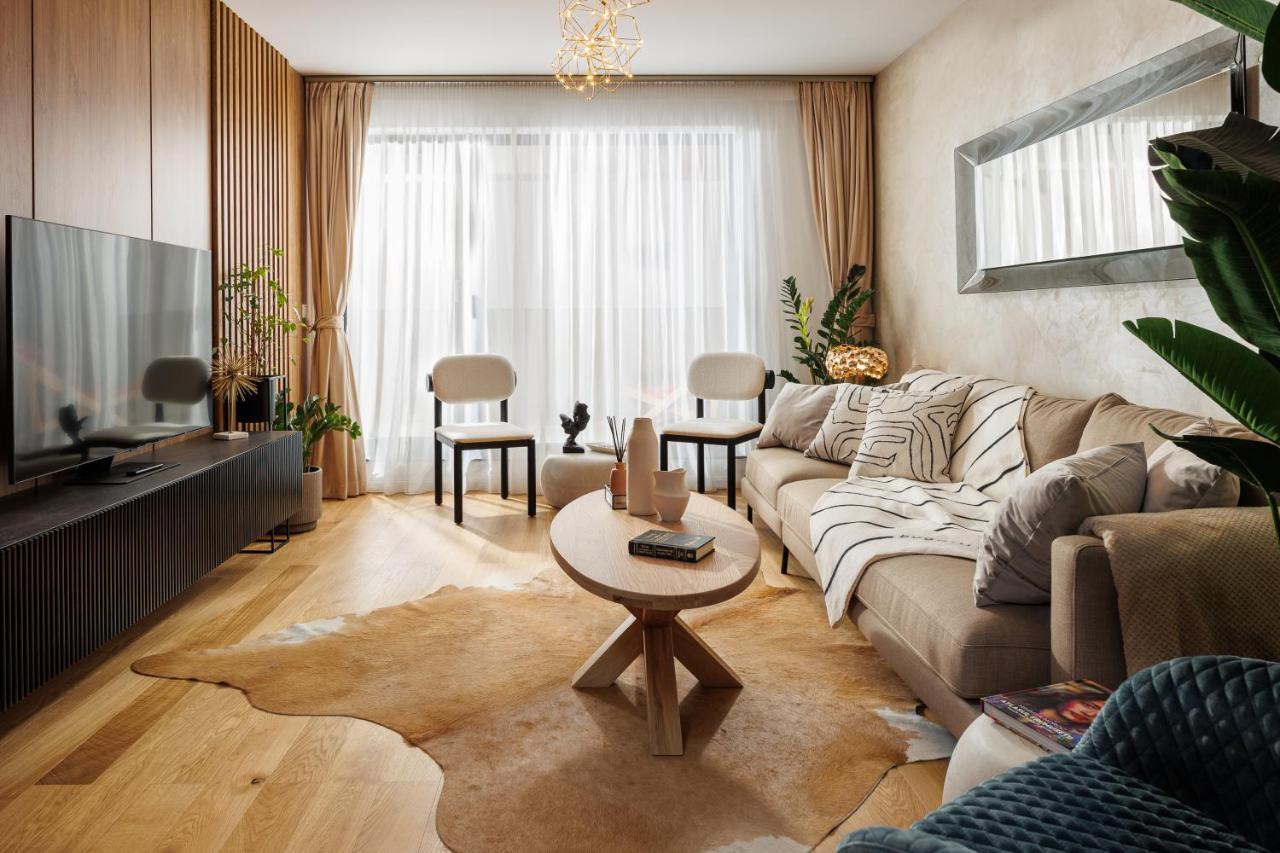 Pure Living Apartment W. Private Parking Брашов Экстерьер фото