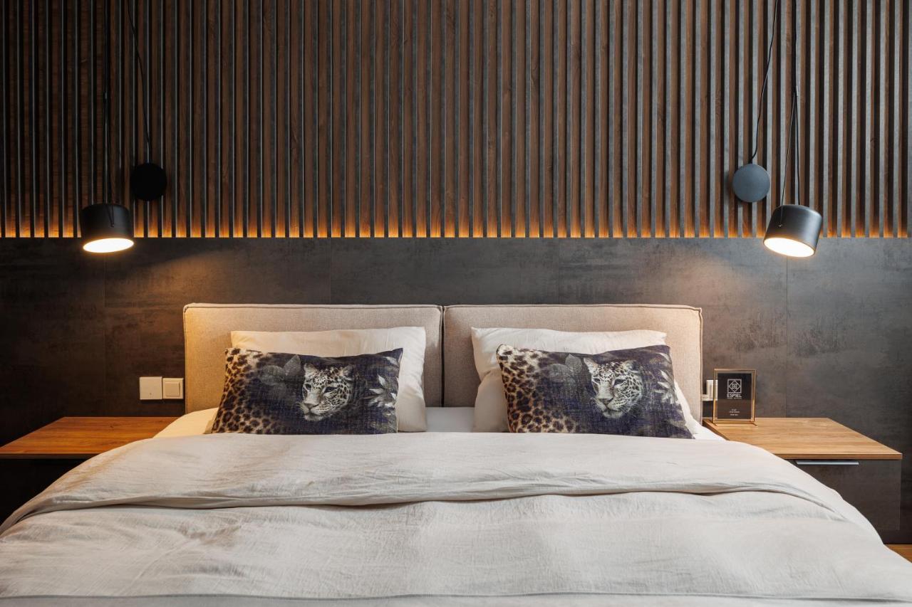 Pure Living Apartment W. Private Parking Брашов Экстерьер фото