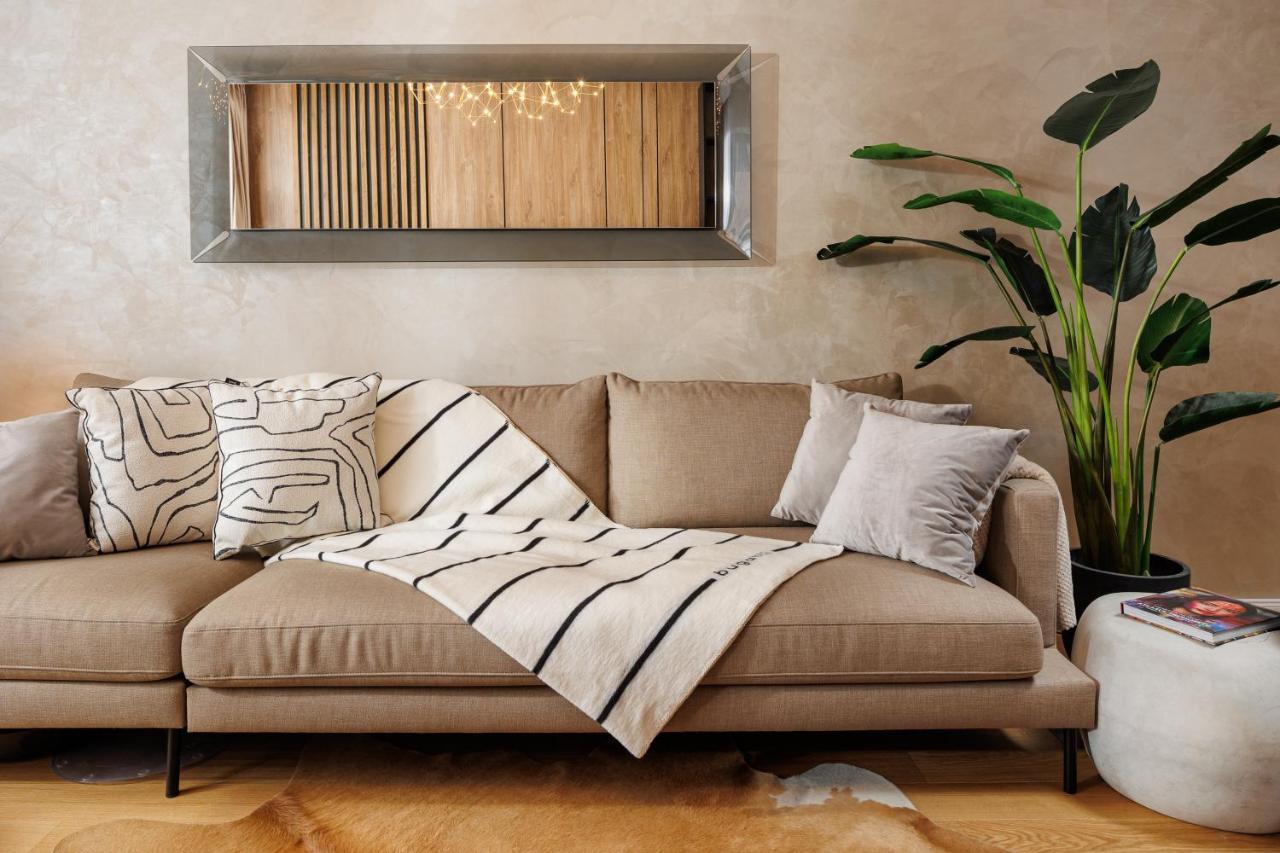 Pure Living Apartment W. Private Parking Брашов Экстерьер фото