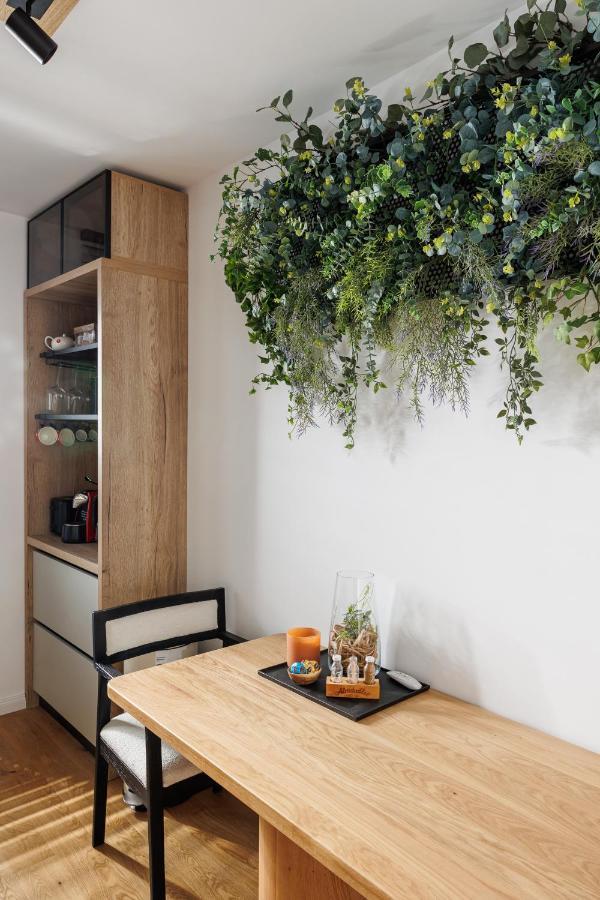 Pure Living Apartment W. Private Parking Брашов Экстерьер фото