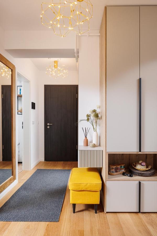 Pure Living Apartment W. Private Parking Брашов Экстерьер фото