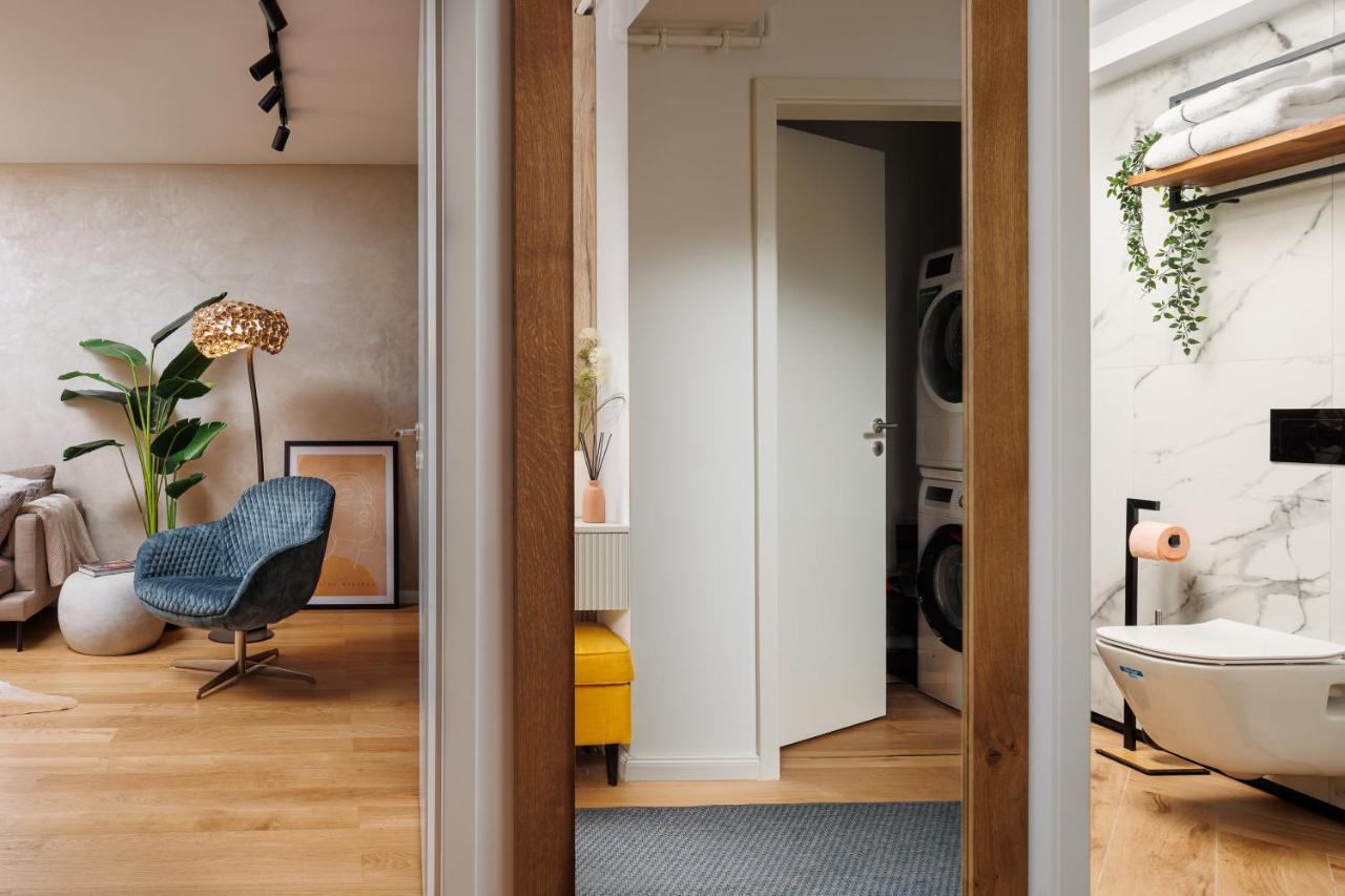 Pure Living Apartment W. Private Parking Брашов Экстерьер фото