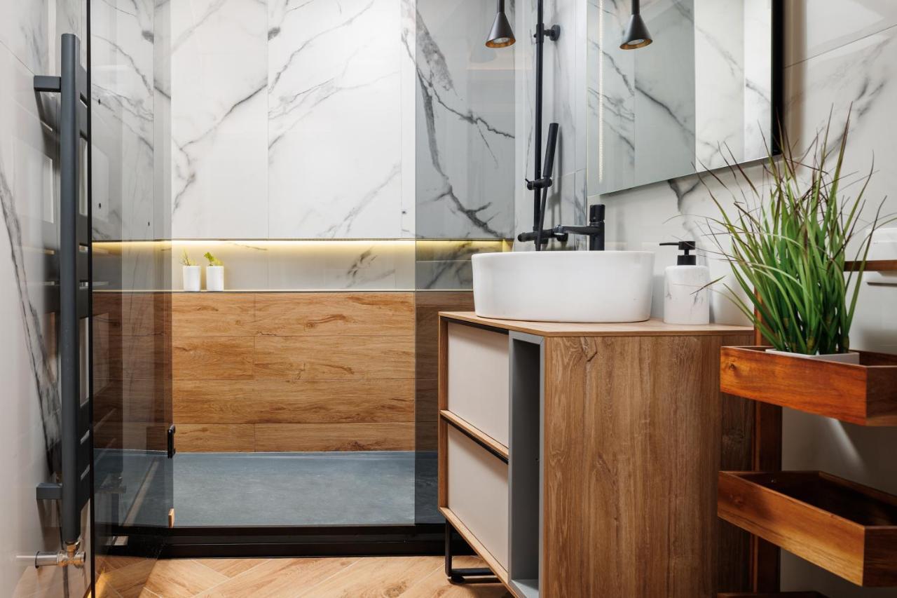 Pure Living Apartment W. Private Parking Брашов Экстерьер фото