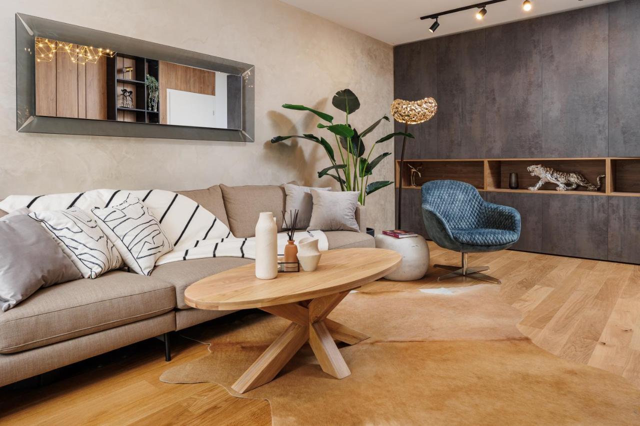 Pure Living Apartment W. Private Parking Брашов Экстерьер фото