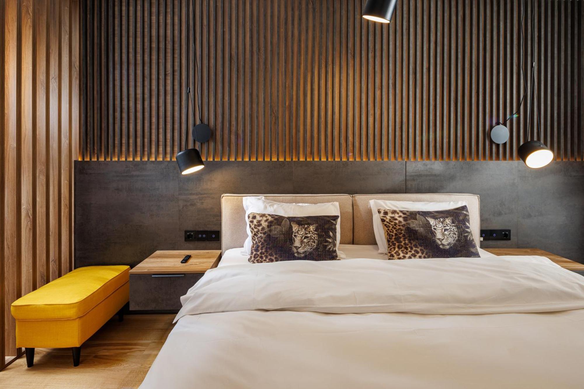 Pure Living Apartment W. Private Parking Брашов Экстерьер фото